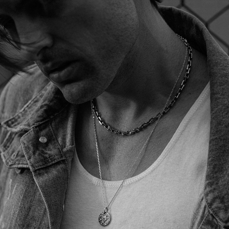 6 Factors to Consider in Choosing Silver Chains For Men