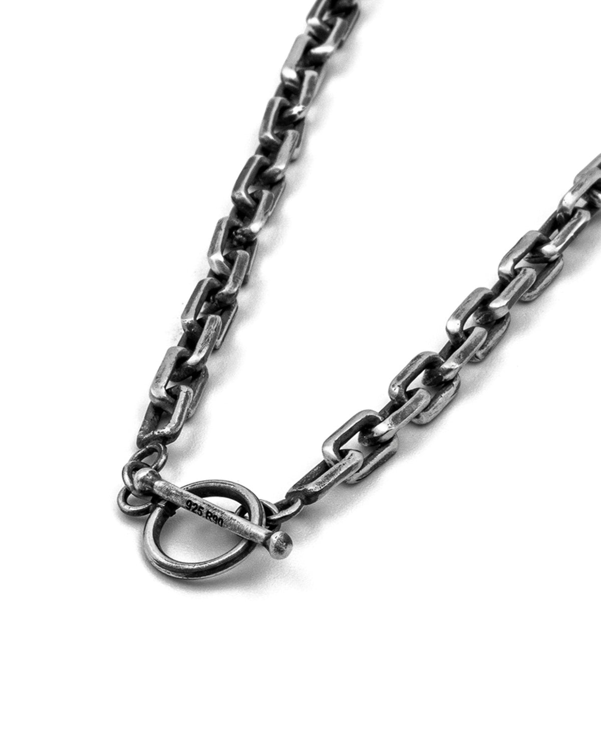 Close-up of the Eugène 1.0 Necklace toggle clasp handcrafted from solid 925 sterling silver.
